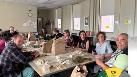 Anishinaabe Knowledge Keeper, Vernon Linklater, led a bundle-making session where plants harvested from the garden’s Indigenous medicine circle were share with patients, visitors and staff.