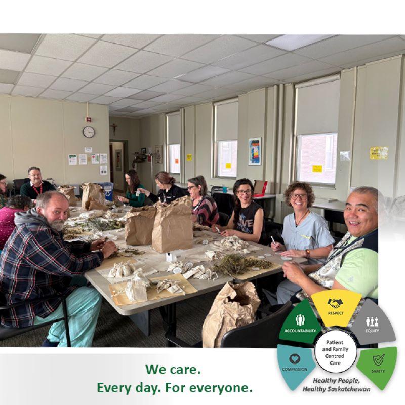 Anishinaabe Knowledge Keeper, Vernon Linklater, led a bundle-making session where plants harvested from the garden’s Indigenous medicine circle were share with patients, visitors and staff.